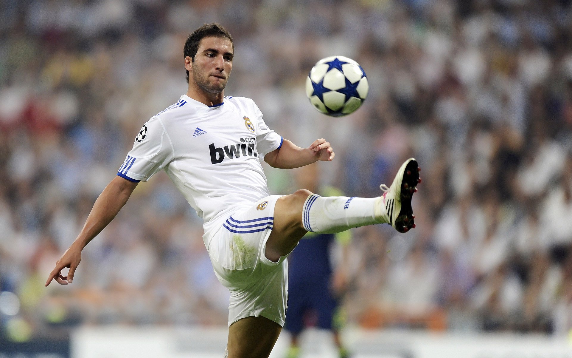 mk体育官网-中国足球联赛提升赛事观众互动体验，中国足球交流